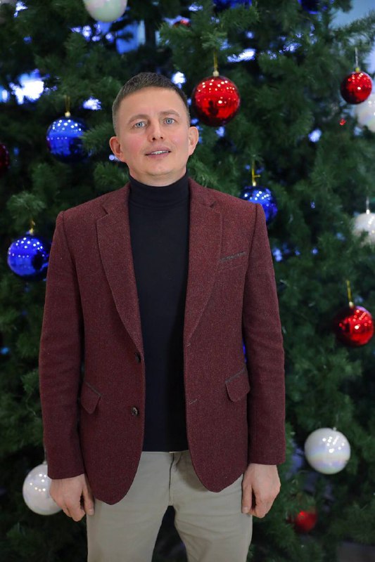 Друзья, коллеги, воспитанники и их родители, поздравляю с наступающим Новым Годом!