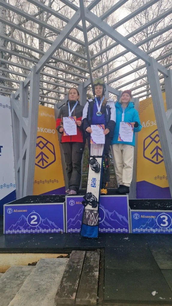 ЮКИОР на Всероссийских соревнованиях по сноуборду в Абзаково 