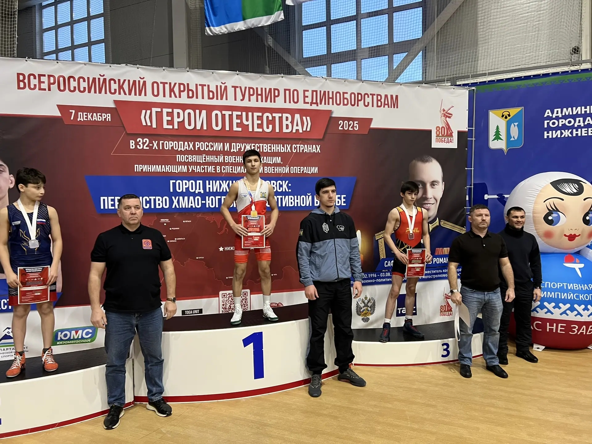 Золото на соревнованиях по спортивной борьбе в Нижневартовске