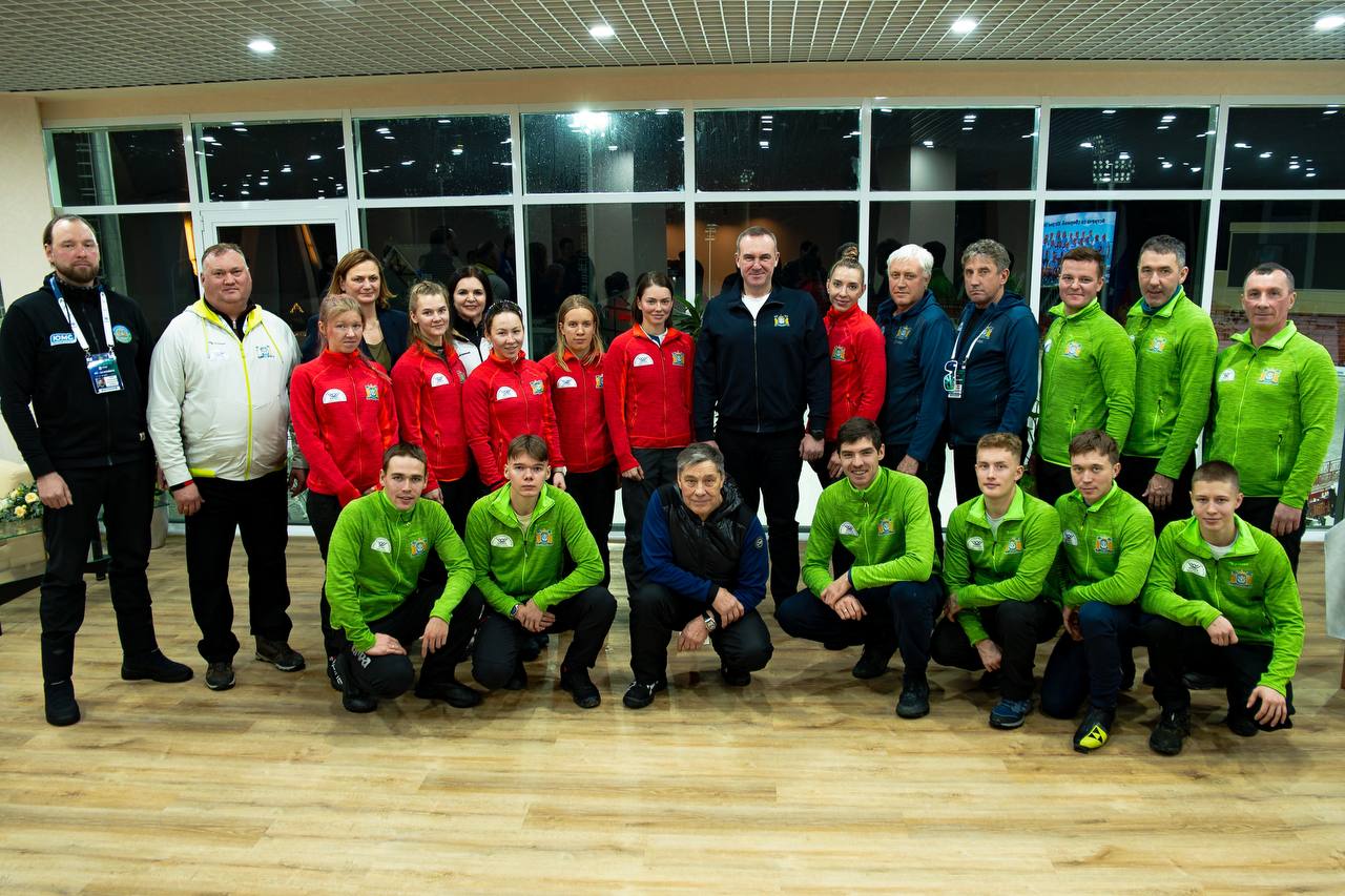 Воспитанницы ЮКИОРа на встрече губернатора Югры Руслана Николаевича Кухарука с командой окружной сборной по биатлону