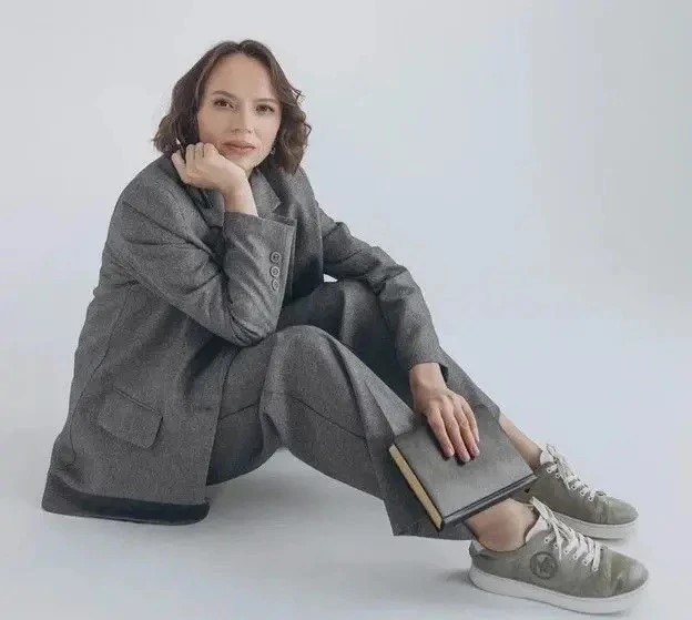  23.04.2026 — 3-й вебинар курса «В семье растёт спортсмен» Тема: «Мотивация и выгорание: как поддерживать первое и предупредить второе». Мы уже знаем, как выбирать спорт и как поддерживать до и после соревнований. Теперь поговорим о главном внутреннем дви