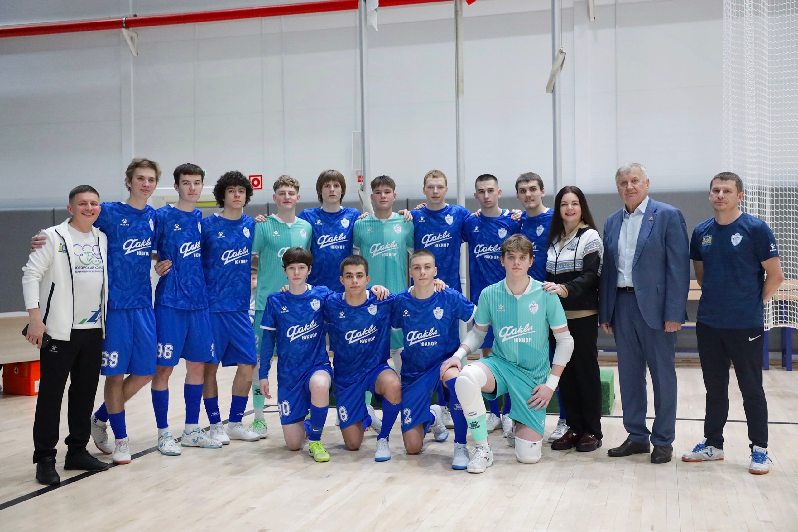 Сегодня дебютант Высшей лиги команда «Факел-ЮКИОР» встретилась лицом к лицу с командой «Тюмень-Д» 