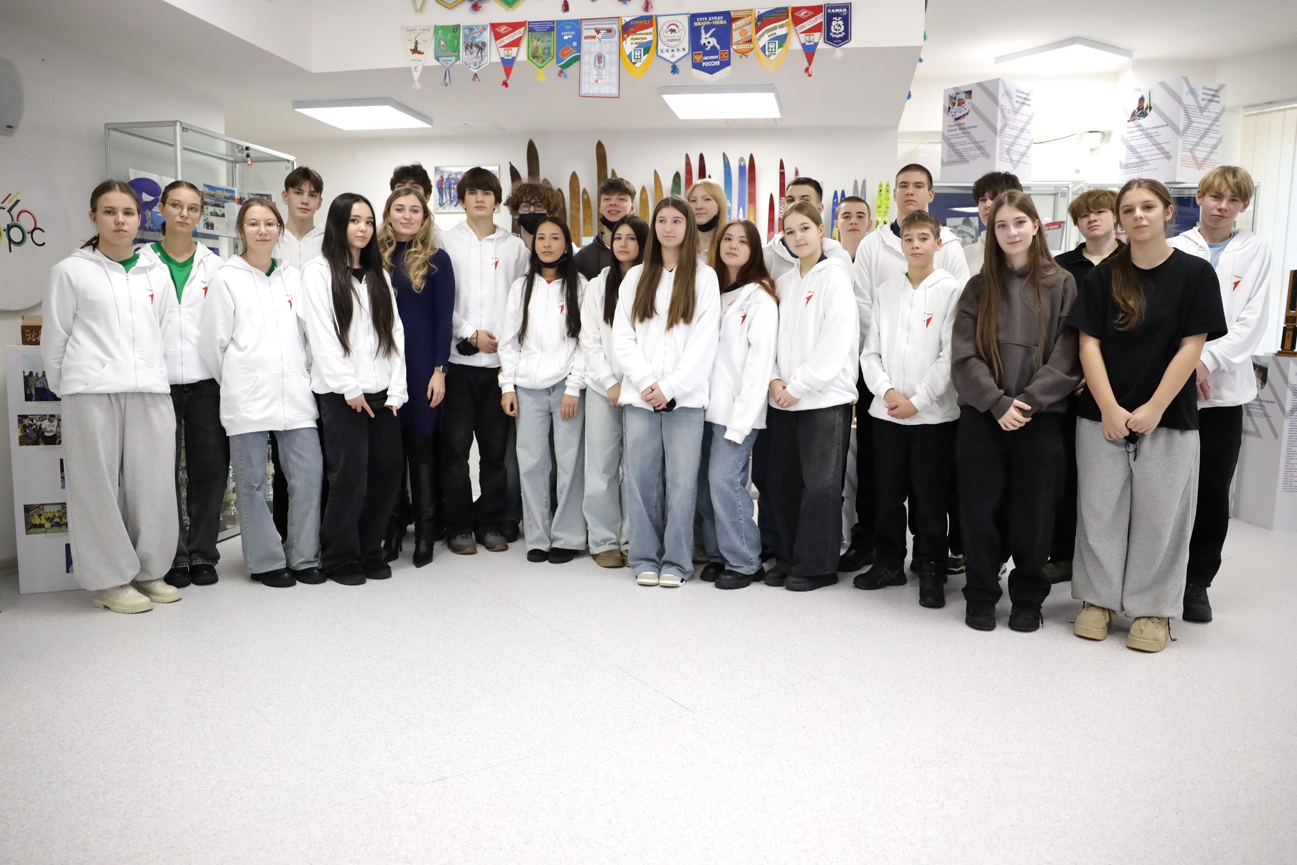 Сегодня Югорский колледж-интернат олимпийского резерва посетили участники проекта Движения «Первых» «Первые Спортивные»