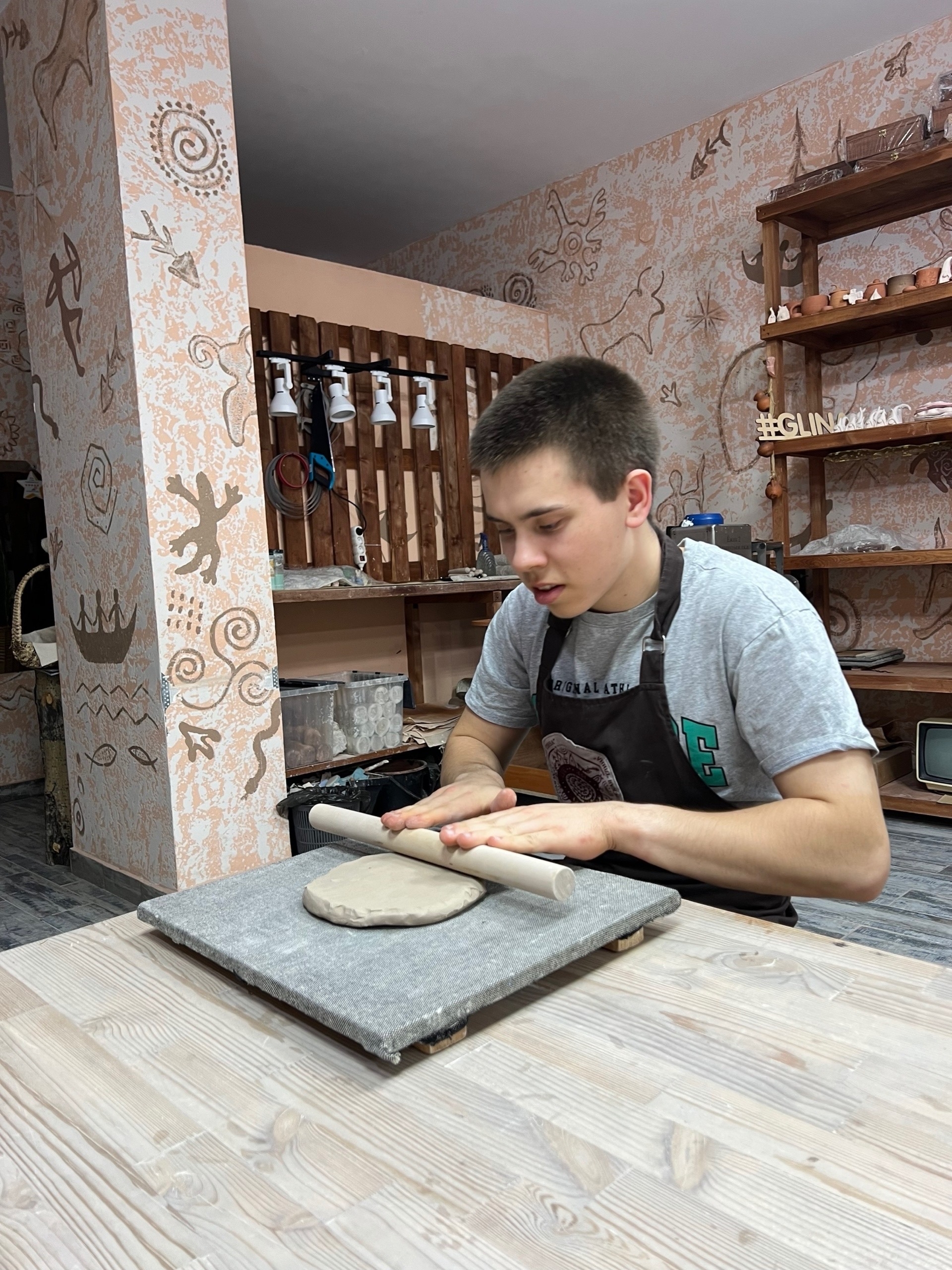 Обучающиеся ЮКИОРа посетили гончарную мастерскую